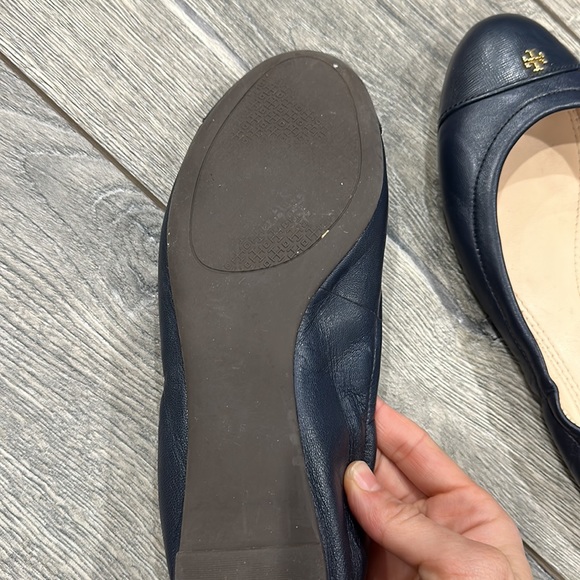 • Tory Burch • York Cap Toe Ballet Flats Leather Navy Blue 6.5 Women’s Logo Gold - Picture 6 of 6